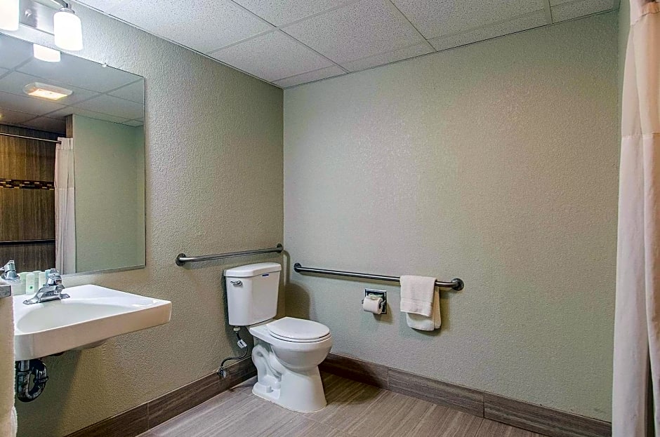 La Casa Inn & Suites-Middleboro