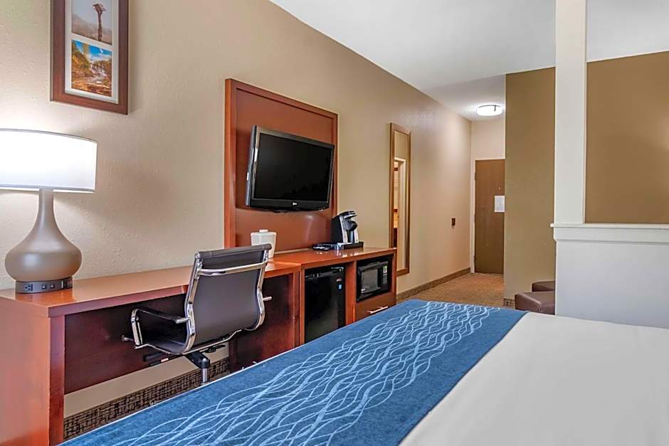 Comfort Inn & Suites Junction City - near Fort Riley