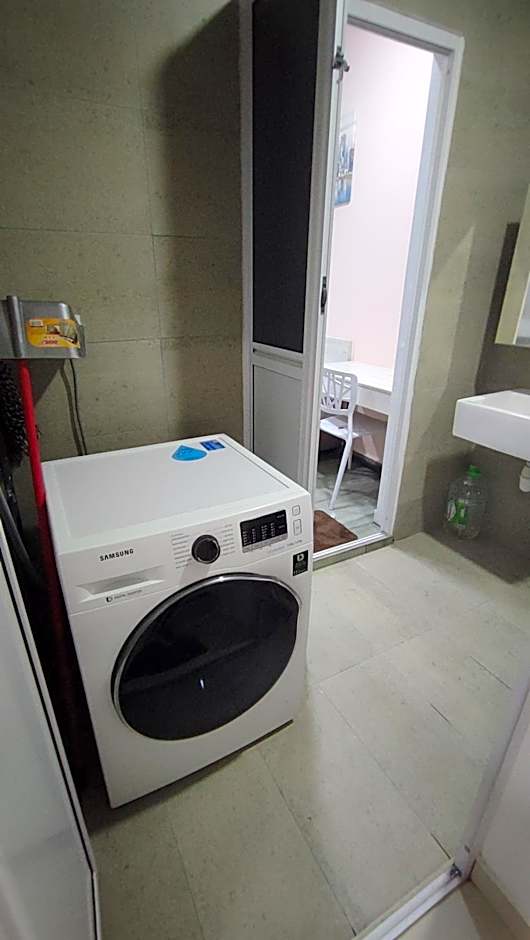 Kenwingston Square Garden By IdealHub