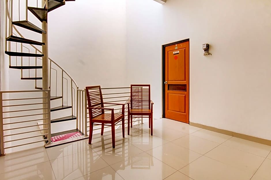 OYO Life 89990 Kost Waterfront 75 Sub