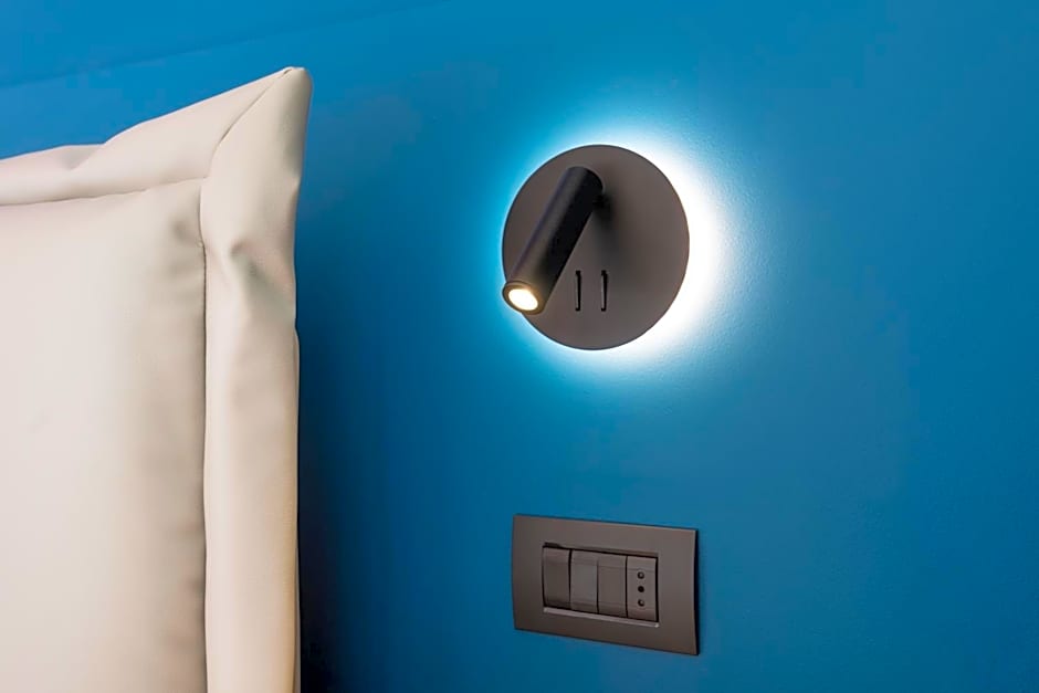 HOODY ACTIVE & HAPPINESS HOTEL