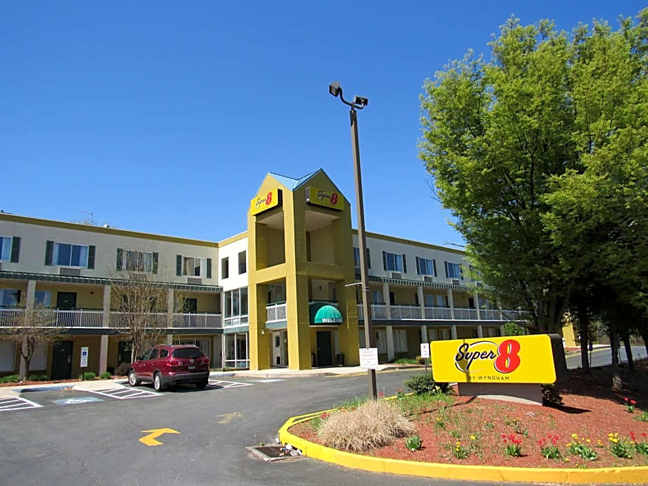 Super 8 by Wyndham New Cumberland