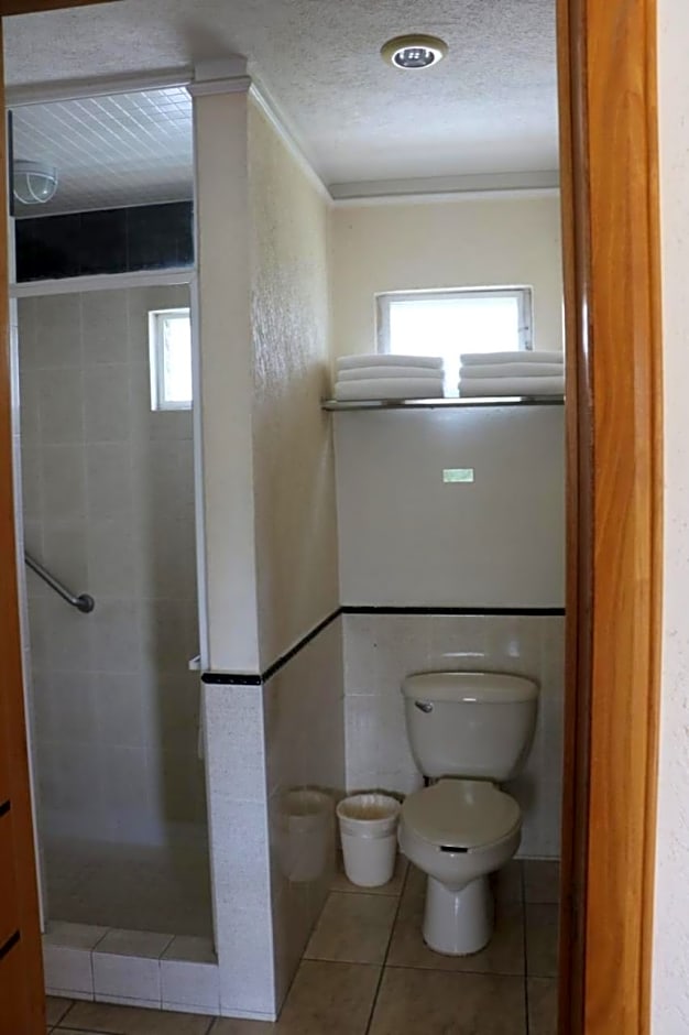 Cypres Hotel & Suites