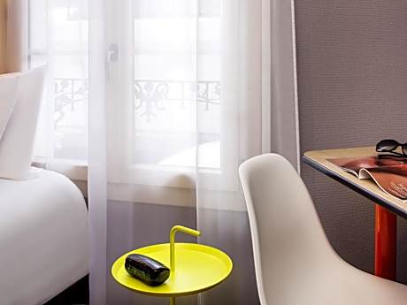 Standard Single Room « 35 in x 75 in »