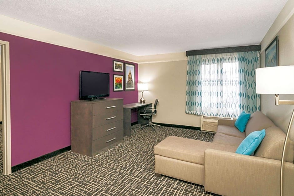 La Quinta Inn & Suites by Wyndham Albany Airport