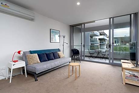 Kingston Foreshore with Garden View - Hosted by Canstay