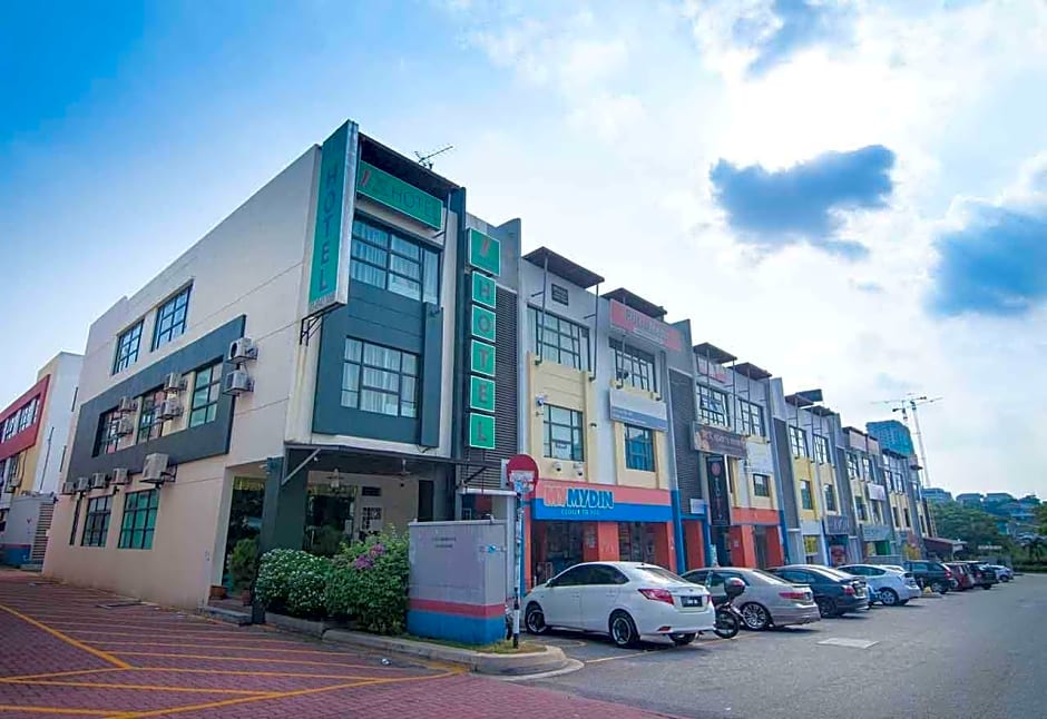 Putra One Avenue Hotel