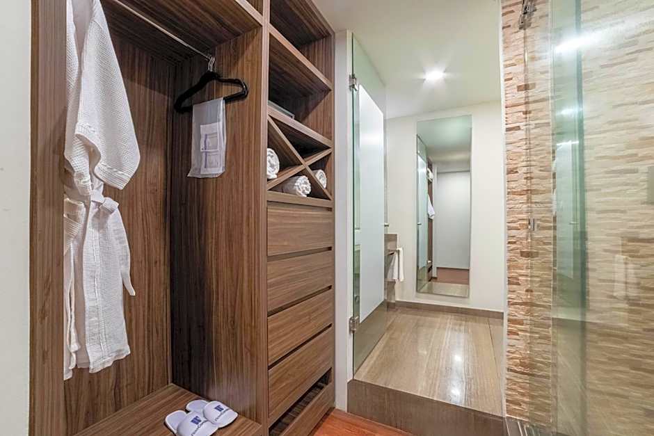 Flow Condesa - Adults Only