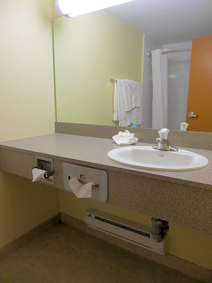 Super 8 by Wyndham Midland