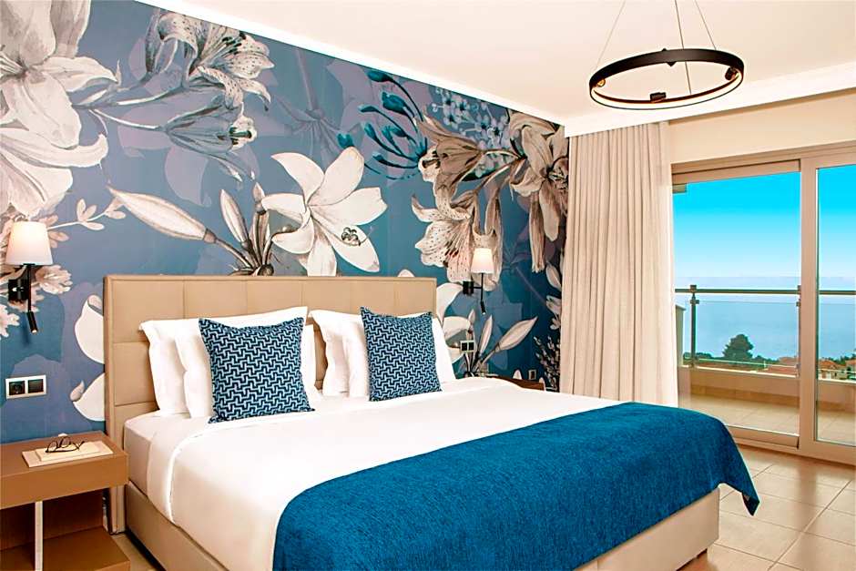 Photo 1 of 7 of Deluxe, Sea View