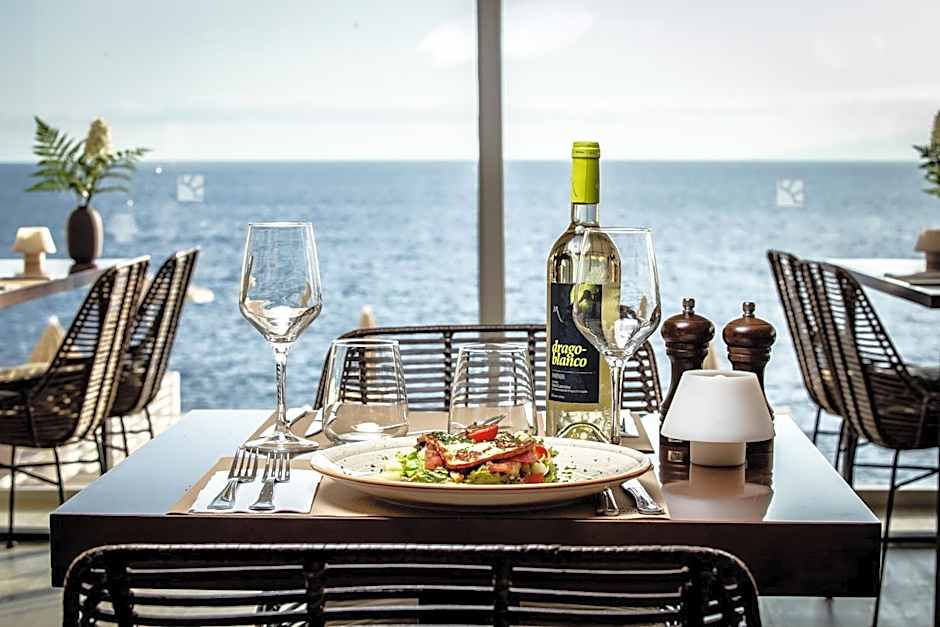 Atlantic Holiday Hotel