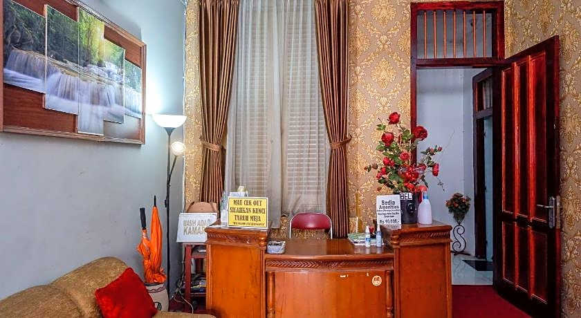 RedDoorz @ Golden Inn Tugu Yogyakarta