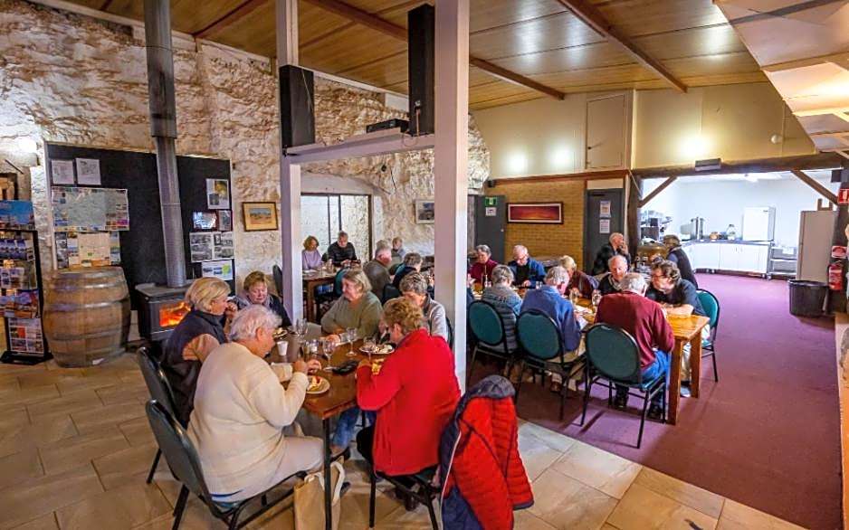 White Cliffs Underground Motel