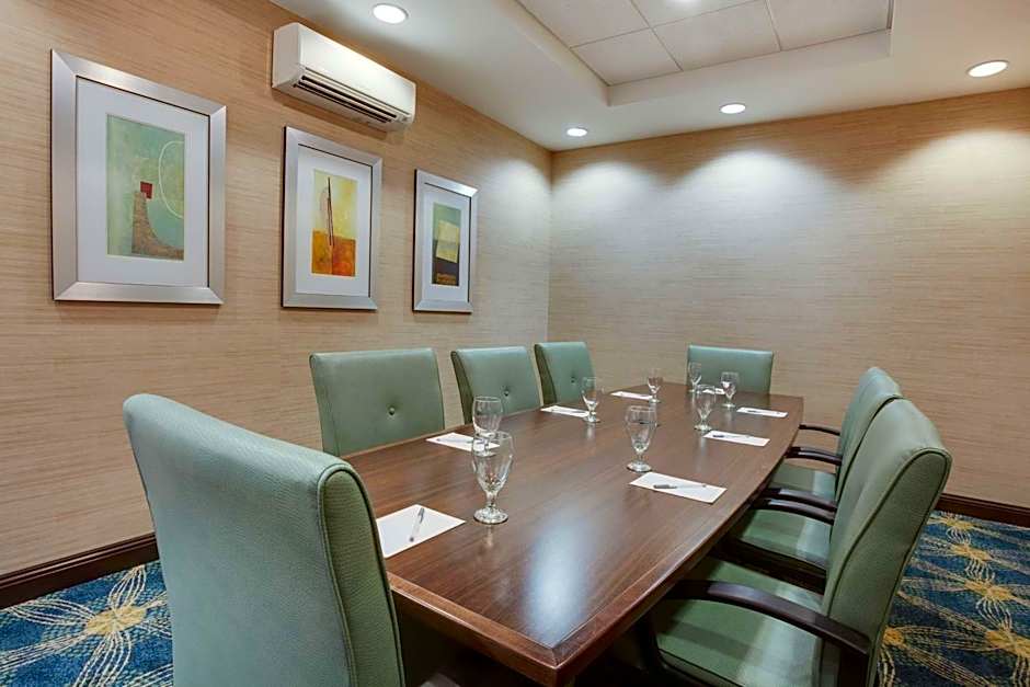 Hampton Inn By Hilton & Suites Deland