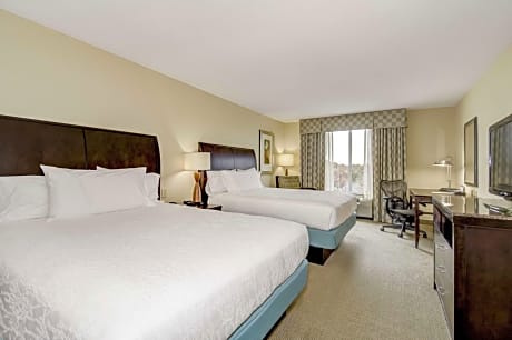 Queen Room with Two Queen Beds and Roll-In Shower - Mobility Access