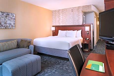 King Room with Sofa Bed and Adapted Tub - Mobility Accessible