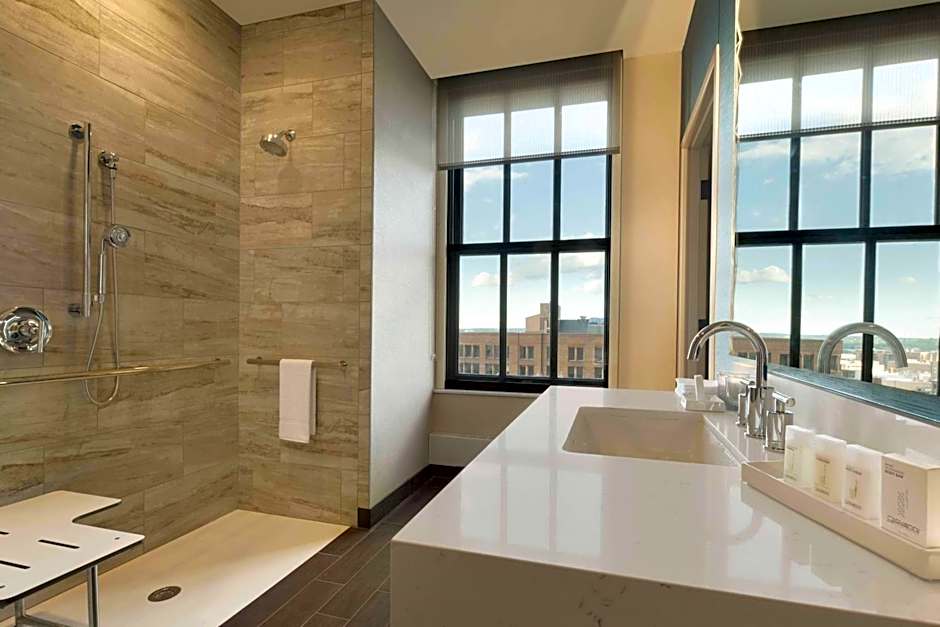 Embassy Suites By Hilton Minneapolis Downtown Hotel