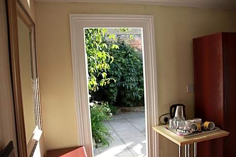 Quadruple Room with Private Bathroom