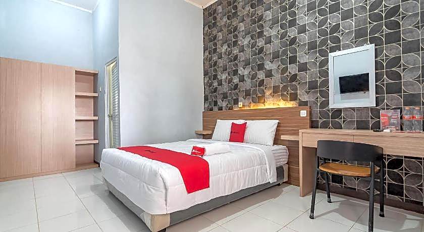 RedDoorz near Alun-Alun Garut