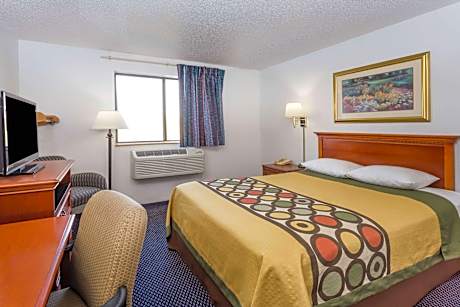 1 King Bed Non-Smoking