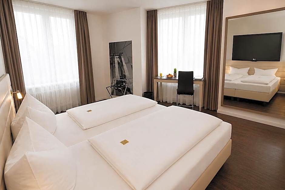 Manhattan Hotel