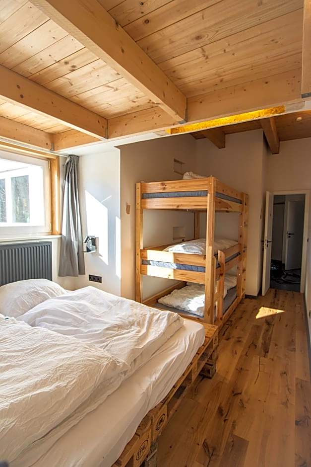 Hostel oder Ferienwohnung 1-16 Personen im BLAUEN HAUS