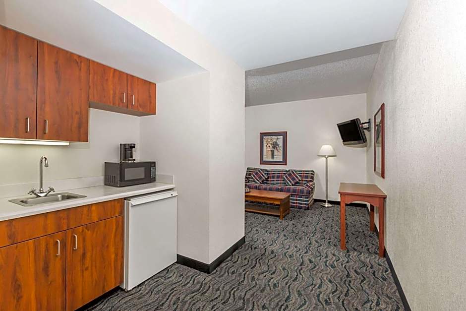 Baymont by Wyndham Des Moines Airport