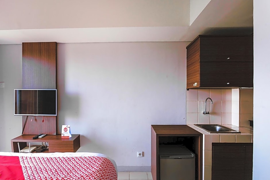 Vaccinated Staff - OYO 2582 Apartemen Serpong Green View