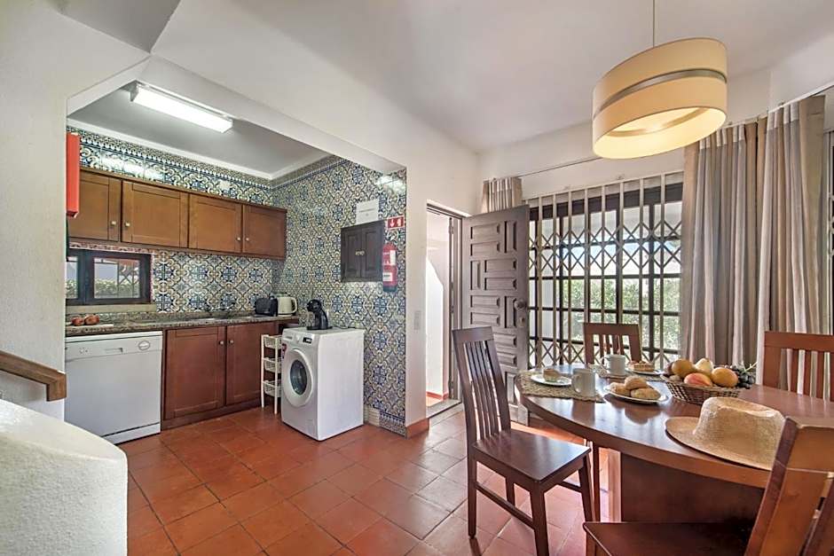 Perfect Retreat Overlooking Pinhal Golf Course, Private pool, Off-street parking
