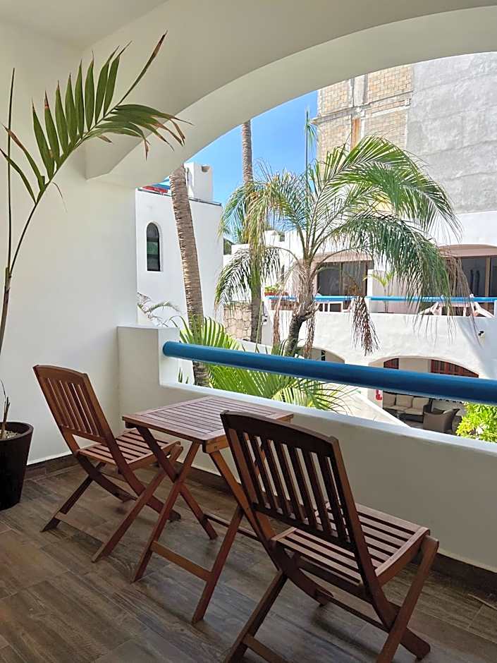 Pelicano Inn Playa del Carmen - Beachfront Hotel