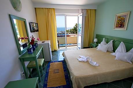 Double Room with Balcony and Sea-View