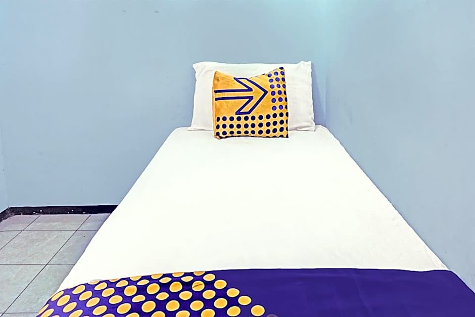 OYO Life 1711 Serayu Sumbersari Residence