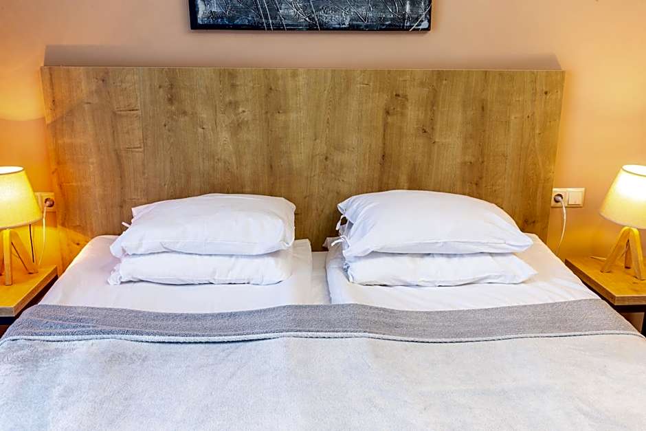 Hotel N16