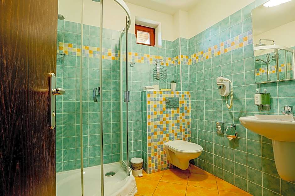 Grand Hotel Senica, Garni