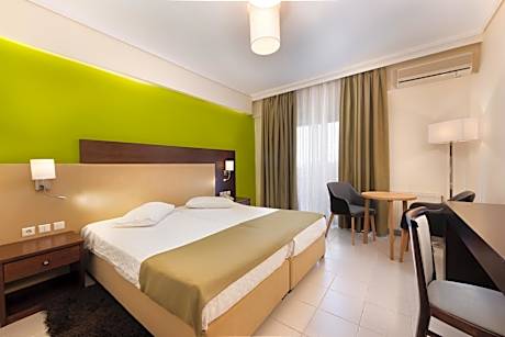 Standard Triple Room with Sea View