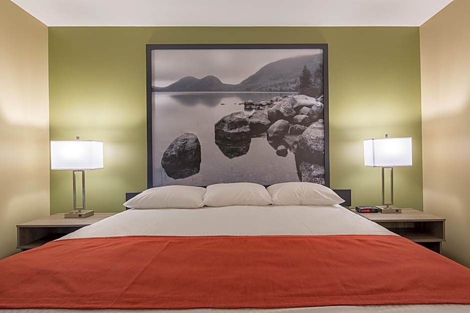 Super 8 by Wyndham Mont Laurier