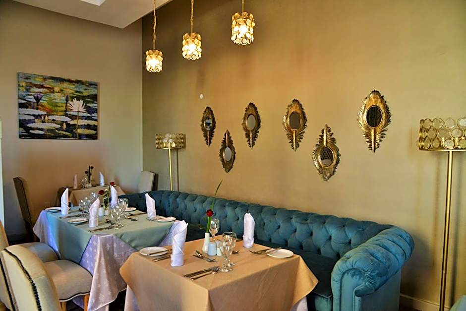 Cresta Jameson Hotel