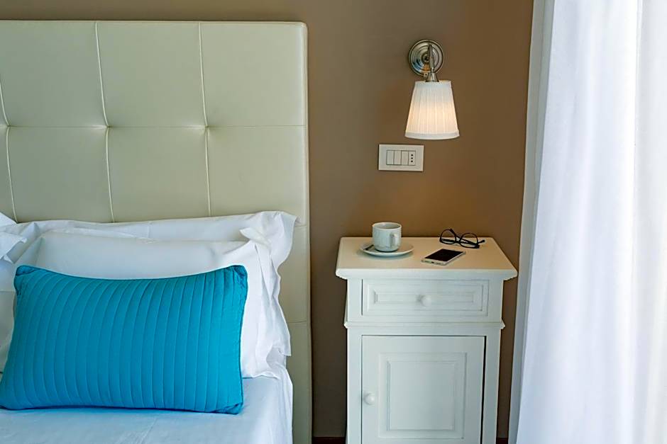 Hotel Soraya - Spiaggia Sawasdee with Beach, Restaurant & Parking
