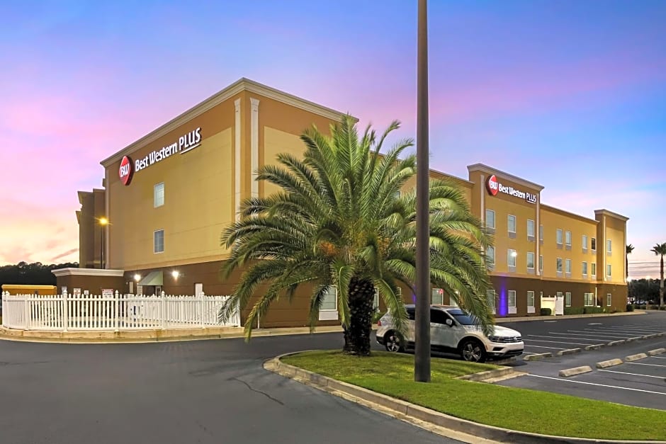 Best Western Plus Brunswick Inn & Suites