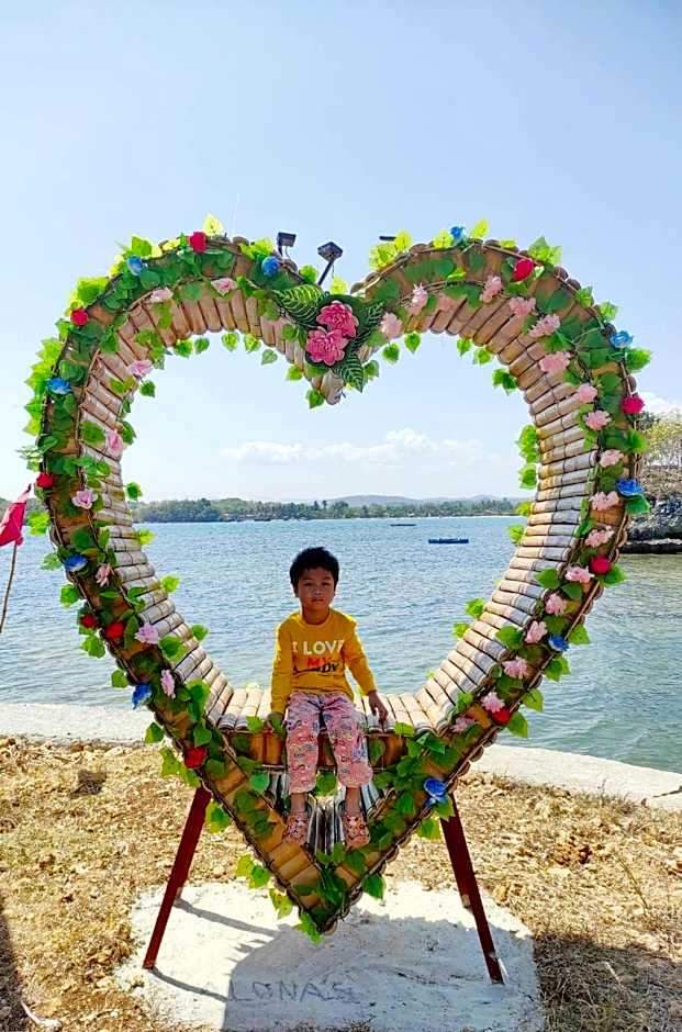 CASA BOLO IN ALAMINOS with HIDDEN WHITE BEACH near 100 Islands