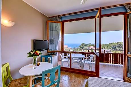 Double Room with Balcony or Terrace - No Kitchen