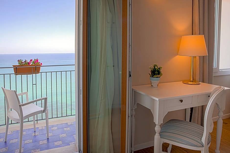 Hotel Punta Nord Est