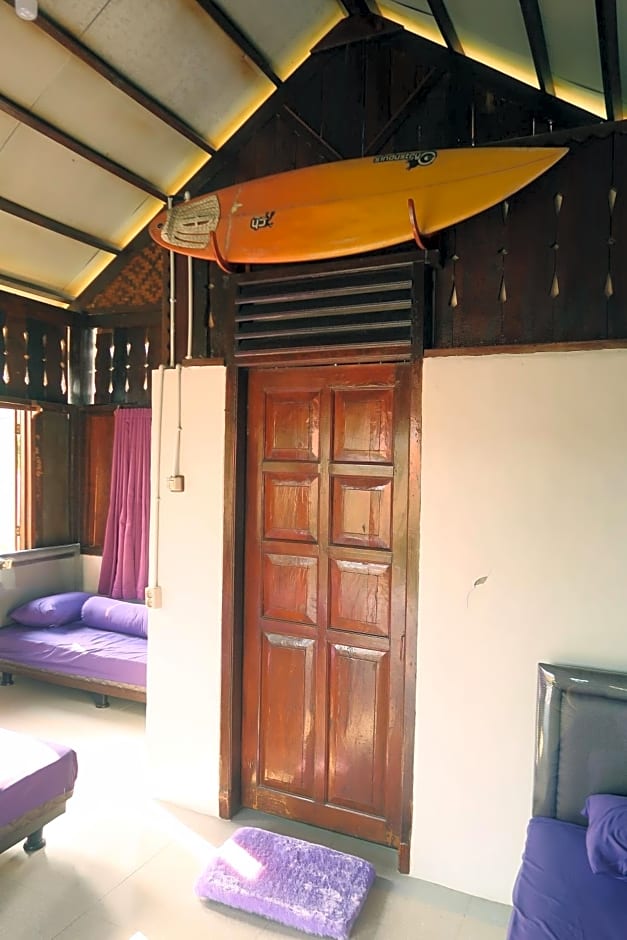 Arya's Surf Camp Cimaja