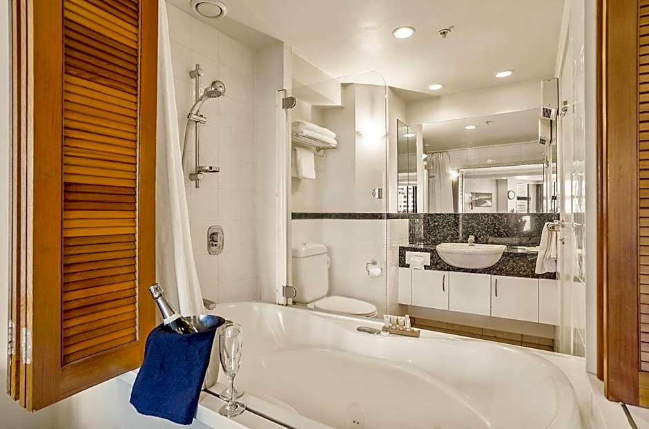 Parkside Hotel & Apartments