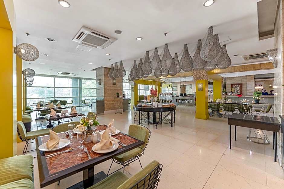 Crown Regency Hotel & Towers