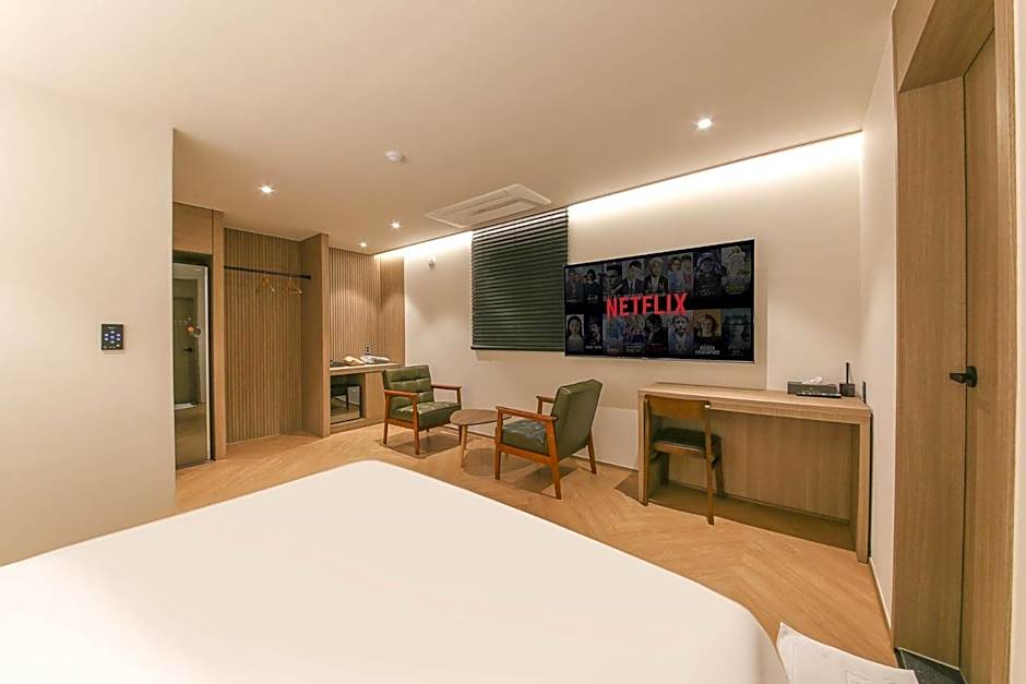 Hound Hotel Jeonju Deokjin
