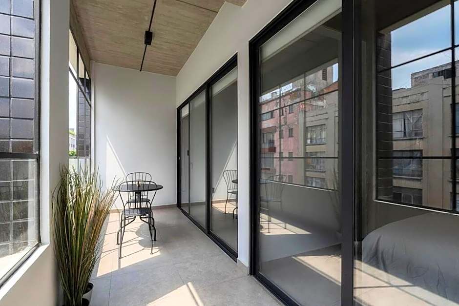 P301 Apt 2Bdrm 2bath AC private balcony Rooftop