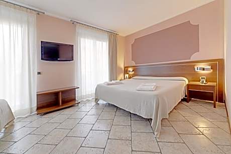 Superior Quadruple Room with Lake View