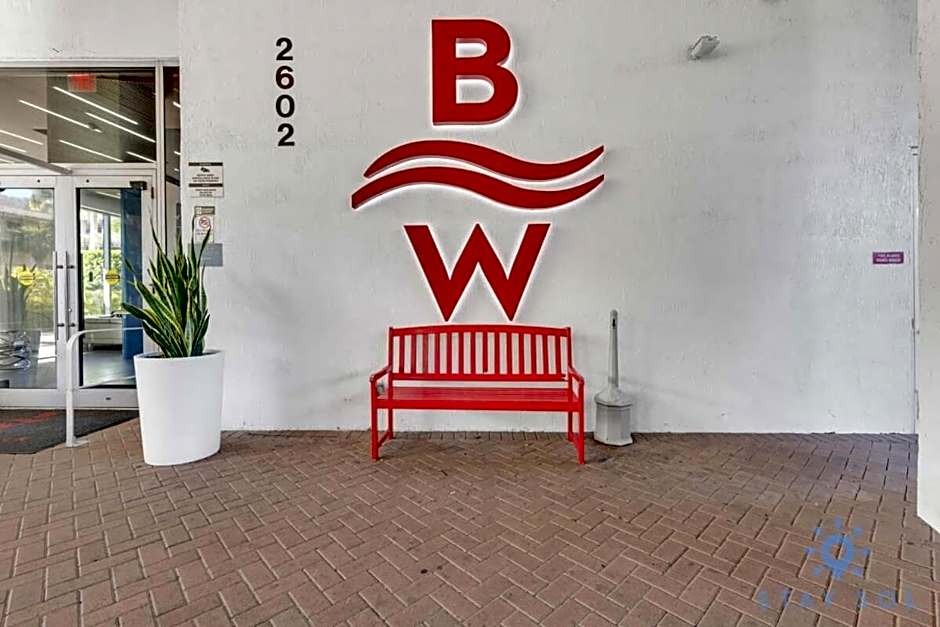 Spectacular View with Balcony, Pool, Near Beach