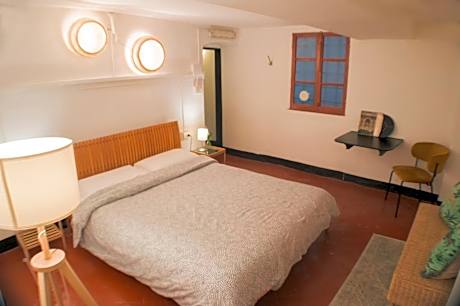 Double Room with External Shared Bathroom